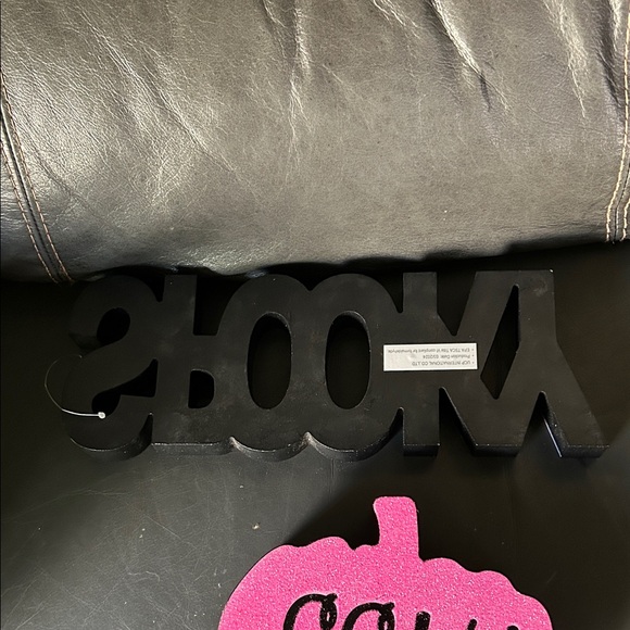 Vibrant 'Spooky' and 'EEK!' Halloween Sign Set - Picture 5 of 8